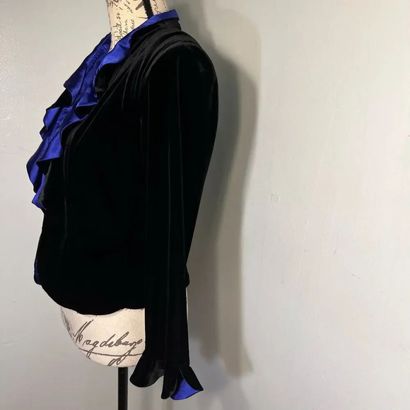 K petite, 8P, crush velvet long trumpet sleeve ruffle collar, satin crop jacket - Picture 4 of 12